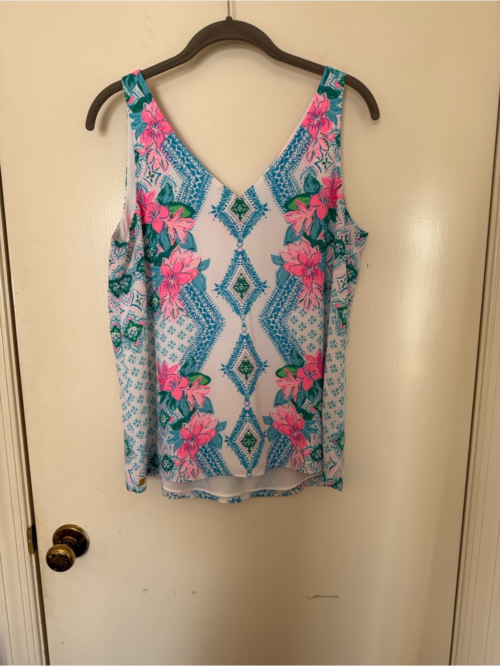 Lilly Pulitzer Florin V-Neck Sleeveless Tank Top -Print: Girls Best Friend